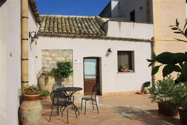 Farm stay Agriturismo Baglio Donna Santa Villa Dattilo