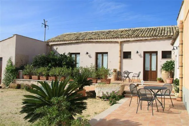 Farm stay Agriturismo Baglio Donna Santa Villa Dattilo