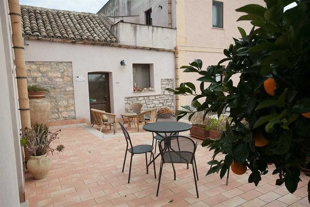 Farm stay Agriturismo Baglio Donna Santa Villa Dattilo